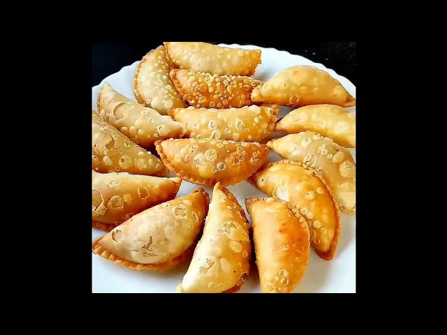 Mummy के साथ शुरू की Holi की तैयारी (Mawa Gujiya/Karanji बिना mould ke)Holi Recipe