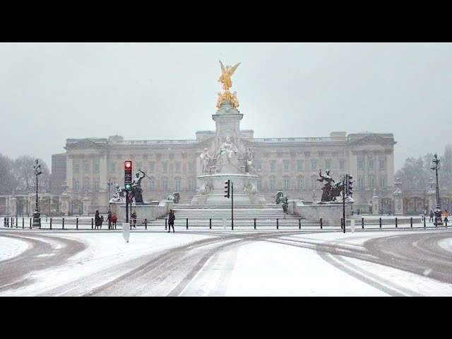 London Snow Walk ☃️ Buckingham Palace to Green Park