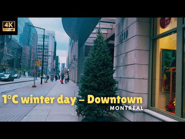 Enjoy the 'christmas-y' feel in downtown Montréal this time of year...#holidayseries1