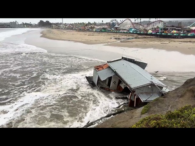 Current collapsed part of the Santa Cruz Municipal Wharf the day after