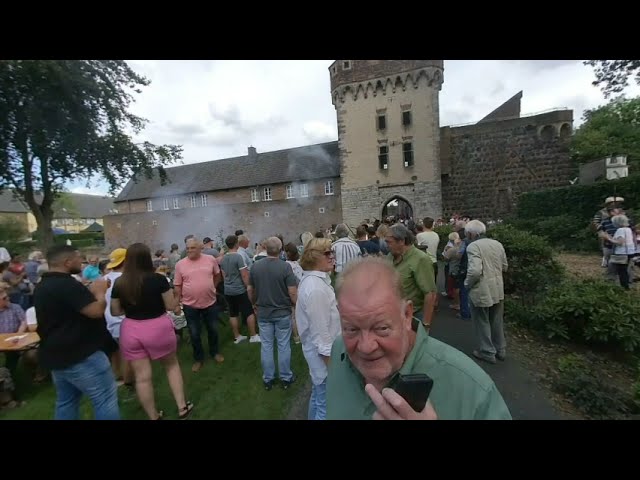 Stadtfest Zons 2023 - Impressionen vom Festgelände im Burgareal am 13.08.2023