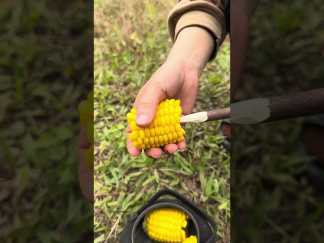 Kind girl teaches wild man to boil corn to eat #outdoors #wildman #forest #hacks