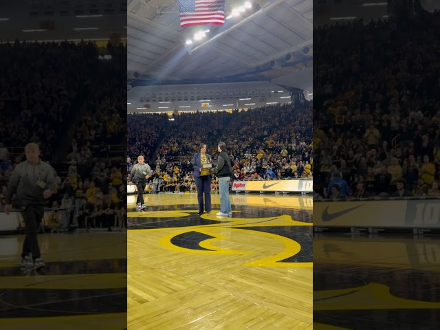 Caitlin Clark accepting 'Women Athlete of the Year Award' 🏆 #iowa #CaitlinClark #marchmadness