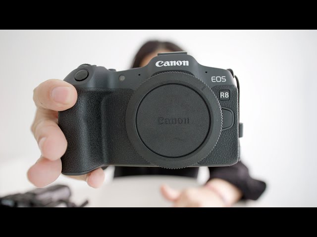 Small and Versatile Camera EOS R8