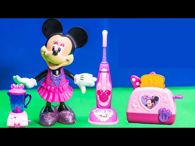 Exploring the Minnie Mouse Bowtastic Kitchen Chef set and Vacuum