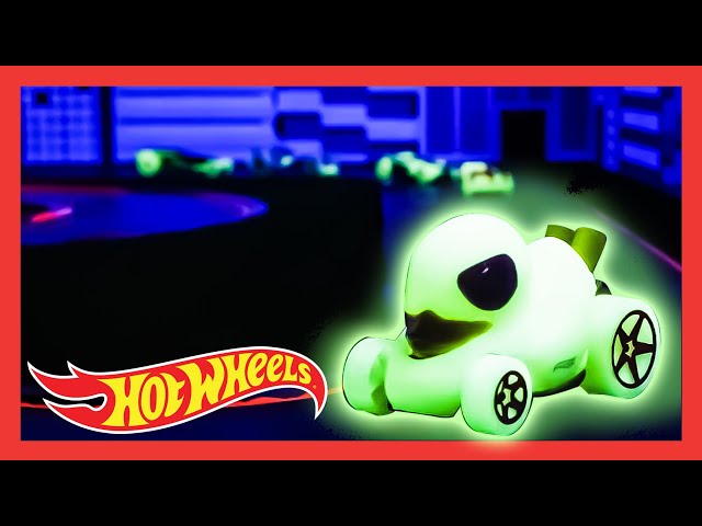 The Ultimate Glow in the Dark Race! 🦆 | HW GLOW RACERS™ in DUCK N’ ROLL™ | @HotWheels