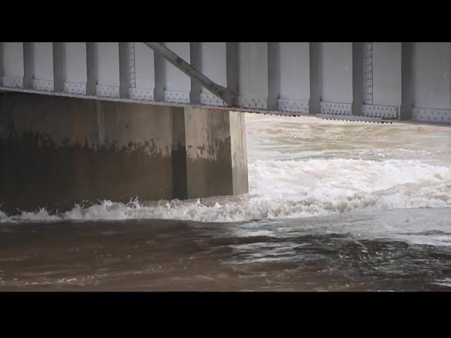 Engineers monitoring high water impacts on Russell Street Bridge construction