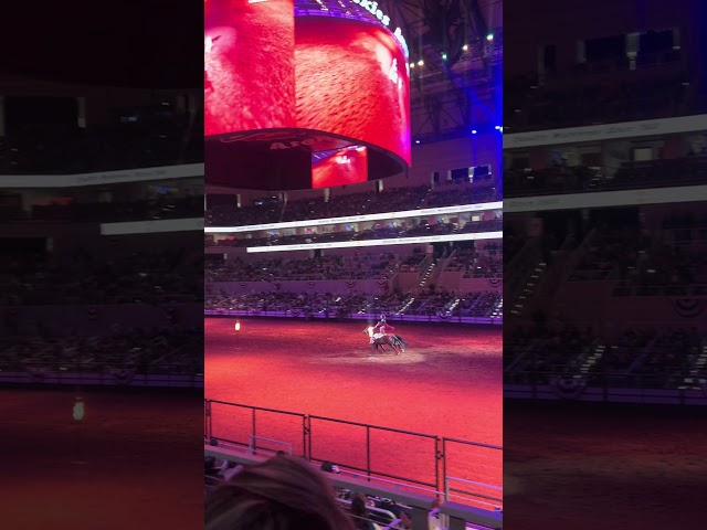 Bule baru pertama kali ke rodeo! Bayangkan ibu itu punya anak dan sementara hamil! #shortsvideo