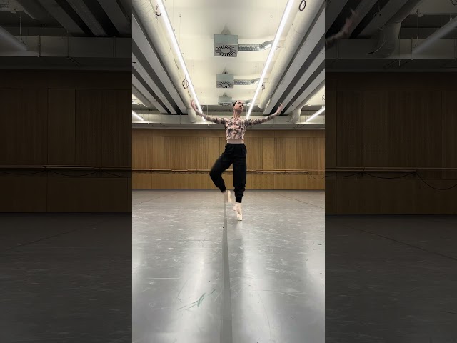 Some improvisation on pointe shoes in the studio | Intermezzo Ambassador Claudia Garcia