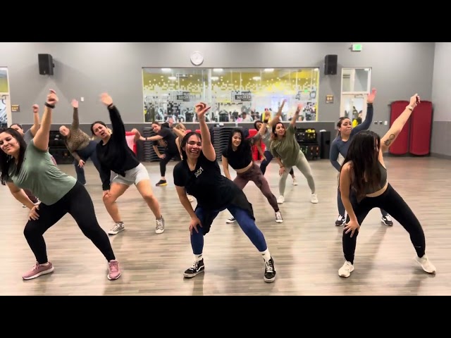 ZUMBA: BAD BUNNY PR MASH UP!!!