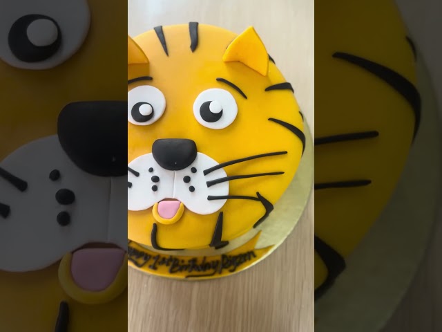 Tiger design cake