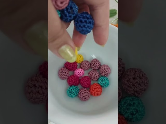 Vem comigo fazer um lindo colar de crochê com miçangas. #artesanato #crochet #colar