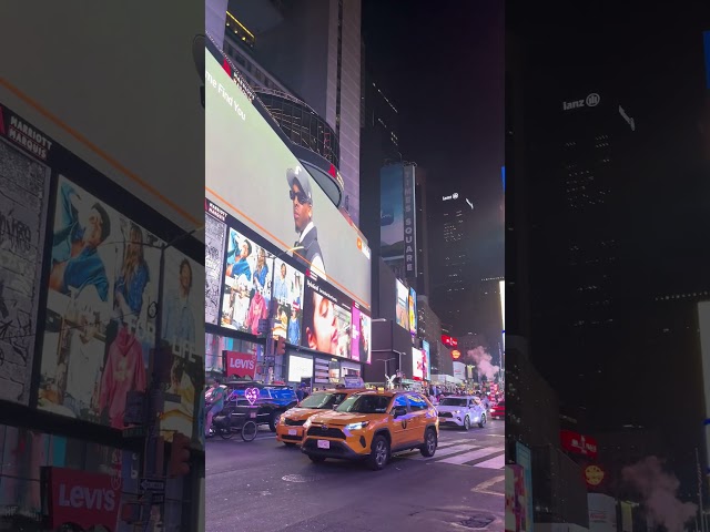 walking time square new york city  #nyc #travel #arainydayinnewyork