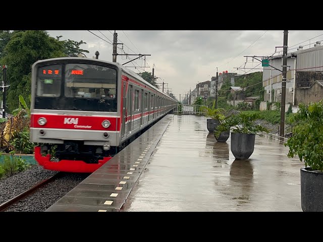 Kompilasi Kereta Krl Dan Kereta Api Saat Gerimis Sore Di Stasiun Bekasi timur adaJr205,Tm6000,cc206