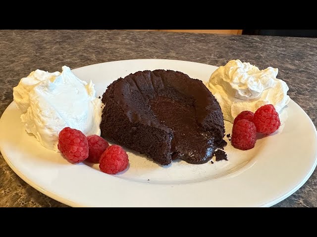 Rich & Gooey Keto Chocolate Lava Cake – The Ultimate Low-Carb Dessert!