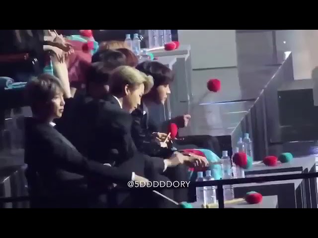 BTS REACTION TO CHUNGHA ROLLERCOASTER AT 2019 GOLDEN DISK AWARDS #gda