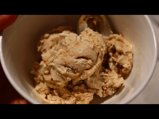 Vegan PRALINES & CREAM ICE CREAM RECIPE |gluten free + Mukbang at the end!