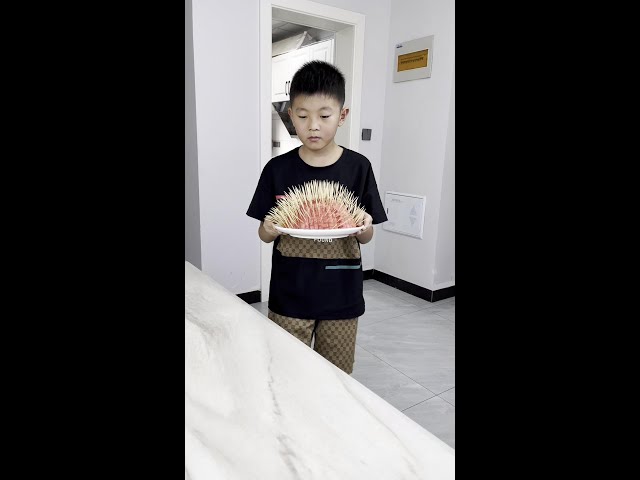 Let him cut the watermelon into pieces and string it well. He should cut it so small. Can it be del