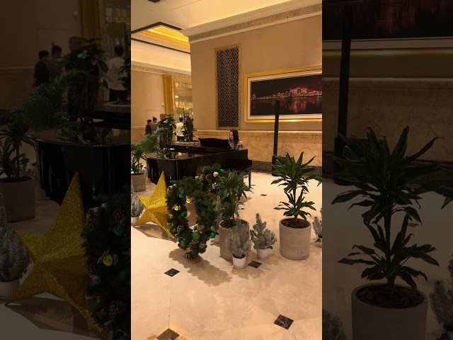 Dubai hotel piano performance