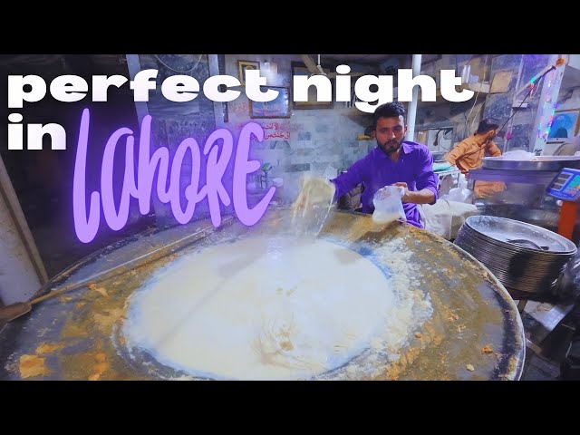 Typical Lahori Food Night Out in Smart Lockdown | Lakshmi Chowk