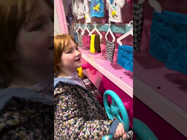 Adley goes to the AMERiCAN GiRL STORE in NEW YORK CiTY!!