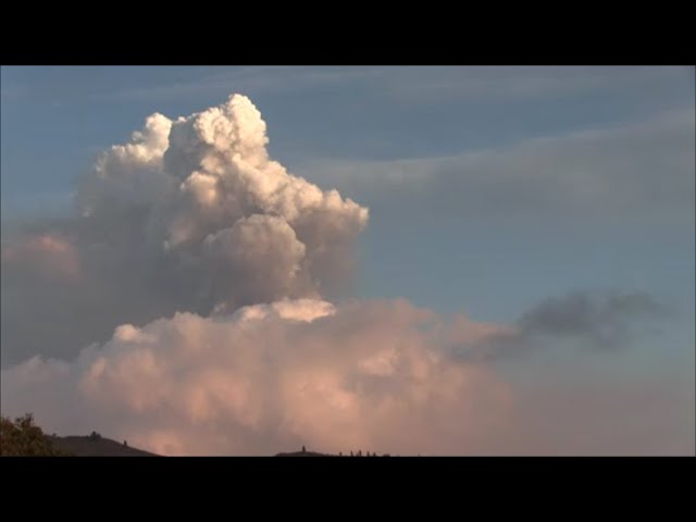 Starke Explosionen im Vulkan verursachen riesige Wolke (8 km hoch). Neue Nachrichten Vulkanausbruch