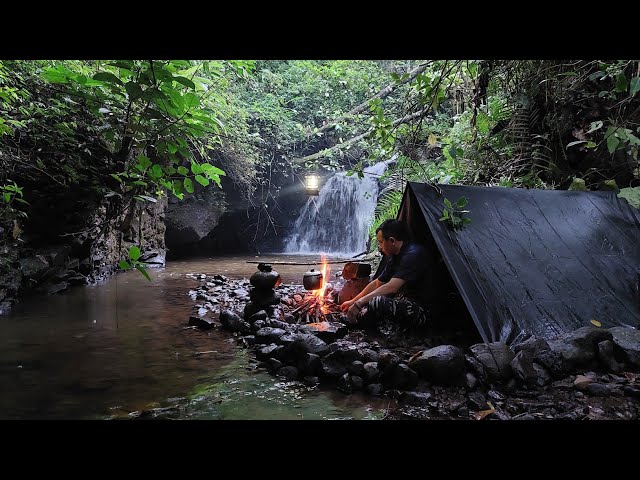 3 DAYS solo survival CAMPING; In Heavy Rain, Primitive Fishing.RIVERSIDE Bushcraft Skills