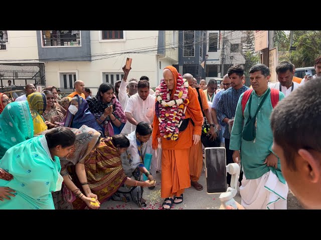 Sripada Bhakti Vikasa Swami Arrives At ISKCON Attapur | Hyderabad, Telangana