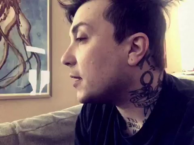 Frank Iero replies to Aidan Gallagher "Because I'm cool!"  [Thai Subtitle]