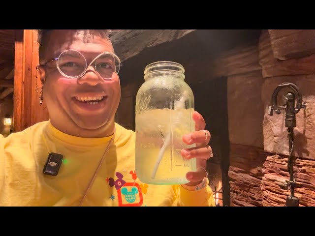 Wilderness Lodge Vlog | Night Tour, Whispering Canyon Cafe & Room Tour!