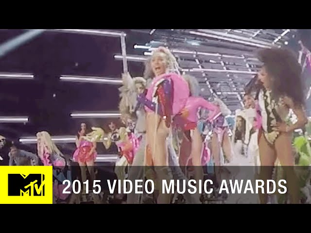 360 VR: Miley Cyrus Performs DOOO IT | MTV VMA 2015