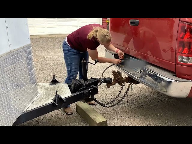 Hooking Up a Bumper Pull Horse Trailer