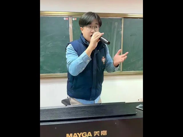 Teacher Zhang tore his heart and cracked his lungs to sing ”jumping machine”# shorts# jumping machi