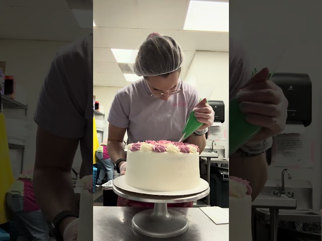 Decorate a customer’s cake part 11! #cake #bakery #baking #cakedecorating #fyp  #shorts #satisfying