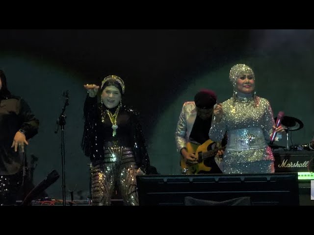 [Full] Ratu Dangdut Indonesia !!! Ummi Elvie Sukaesih at Berdendang Bergoyang Fest 2022 Senayan