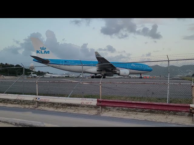 Airbus A330-203 | KLM | St. Martin (SXM) take off | Big Jet blast | startled TikTok men