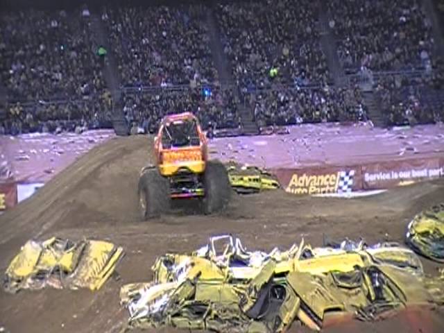 El toro loco 2012 san diego freestyle at monster jam