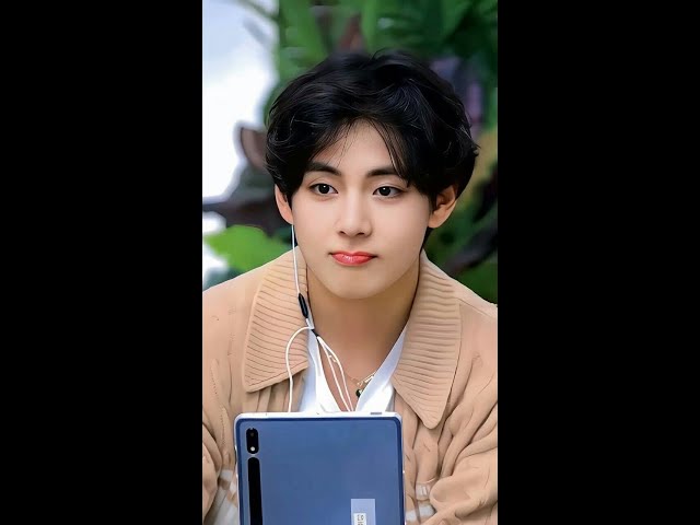 Kim taehyung live on wewerse#bts #v live reading comment #wait for end😂 #live #wewerse