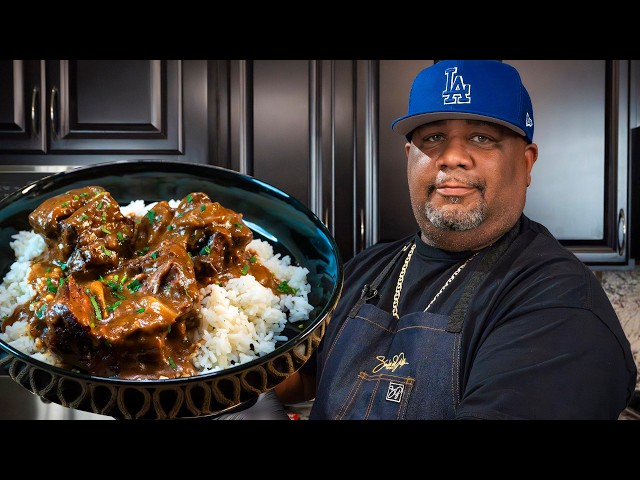 Melt-In-Your-Mouth Smothered Oxtails!