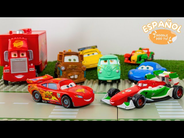 ¡Rayo McQueen en una Carrera en el BARRO! Videos de Juguetes para Niños