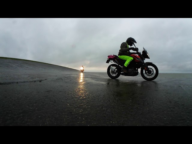 360° video: Motorcycles: Kawasaki Zephyr 550 & KTM Duke 390