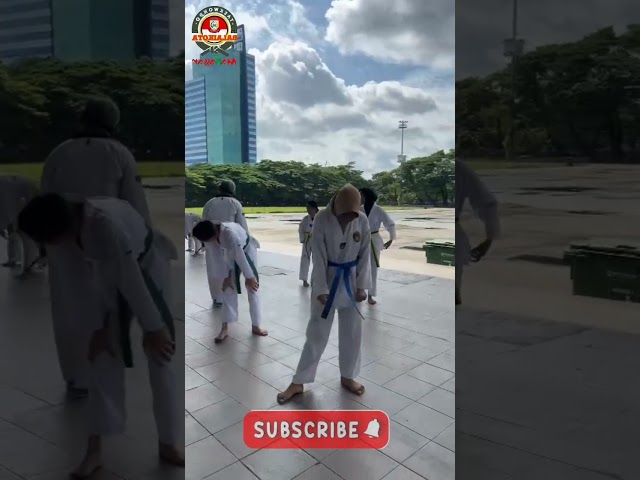 Latihan Rutin Taekwondo Ranting Balaikota Makassar Di Tribun Karebosi Makassar