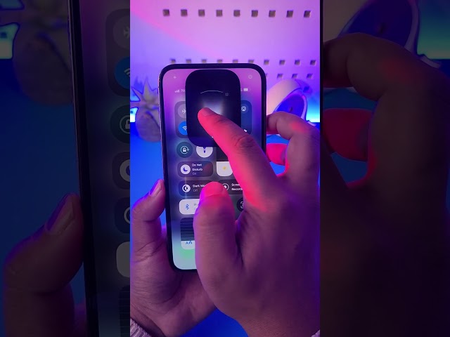 💡 Cool Flashlight Trick for iOS 18! 🔦📱