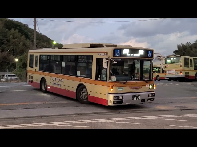 神奈中バス横浜営業所 本郷車庫 出入庫風景 2022.11.9