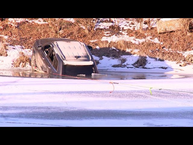 IFD warns of ice dangers after car drives out on White River, falls through ice