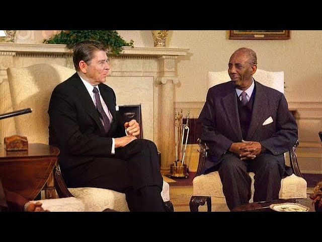 President Siad Barre received a welcomed to the white house by President Ronald Reagan | 1982