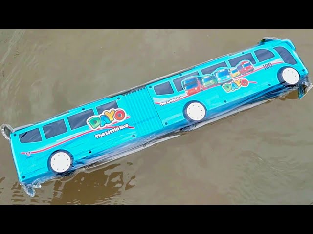 Temukan Mainan Bus Tayo Gandeng Panjang hanyut di Aliran Sungai, Truk Molen Besar,Excavator Beko Bus