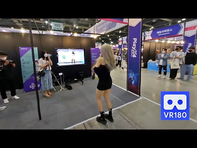 3D 180VR 4K Cute Sexy Dancing Girl is playing a Motion Recoganizing Dance Game