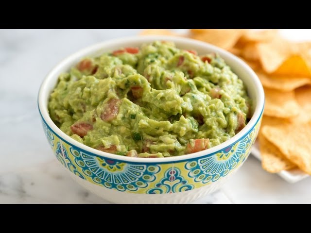 How to Make Fresh Homemade Guacamole - Easy Guacamole Recipe