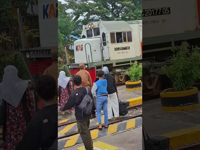 Stasiun Kereta Api Kecil Unik Klasik Pemandangan Indah #keretaapi #huntingtrain  #stasiunkeretaapi